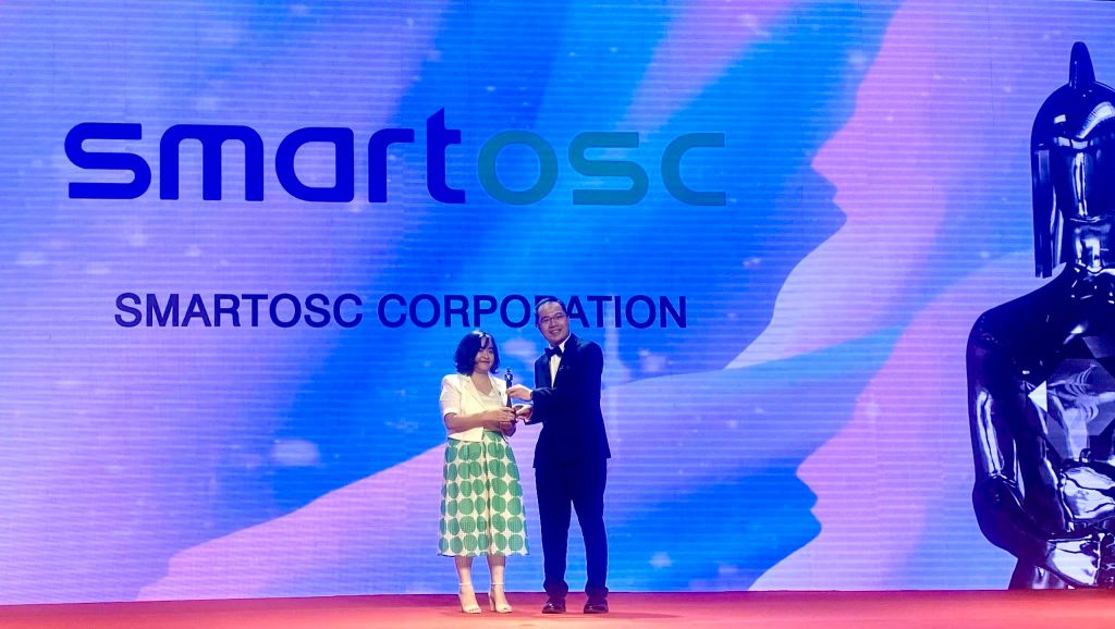 SmartOSC nhận cúp giải thưởng Nơi làm việc tốt nhất châu Á 2022