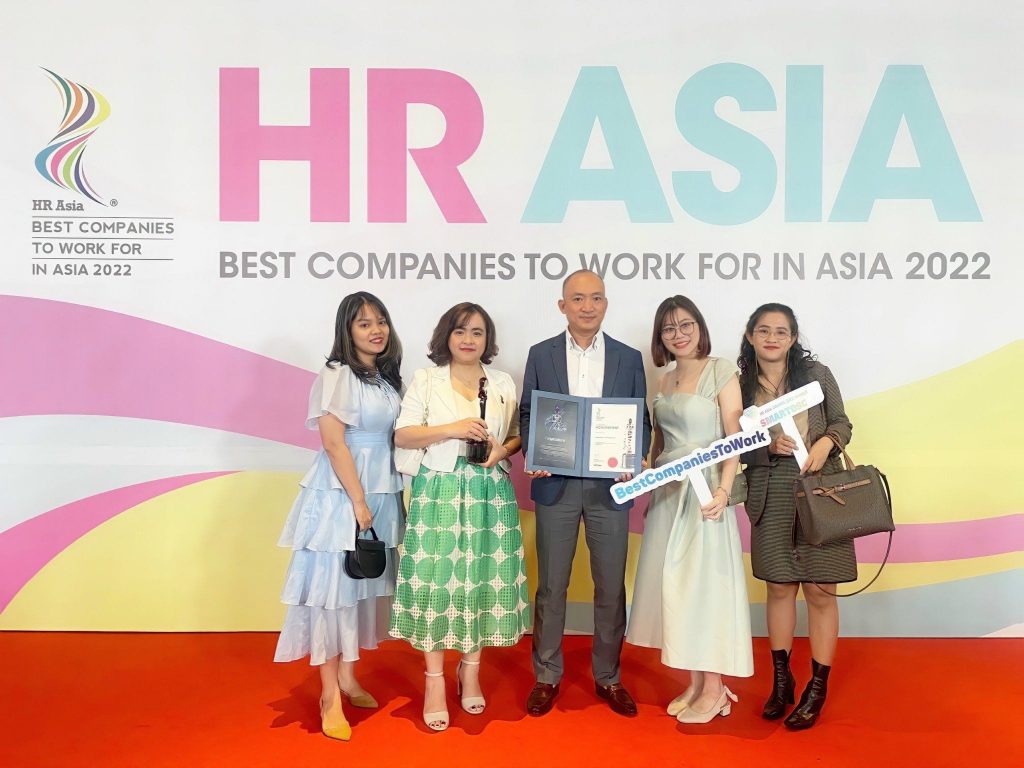 SmartOSC nhận cúp giải thưởng Nơi làm việc tốt nhất châu Á 2022